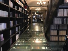 -钟书阁(松江泰晤士小镇店)