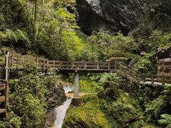 -龙水峡地缝景区