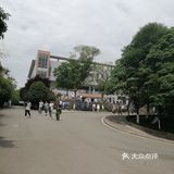 呼。今天回了趟学校，吃了已经许久未吃到的罗江小吃街冒