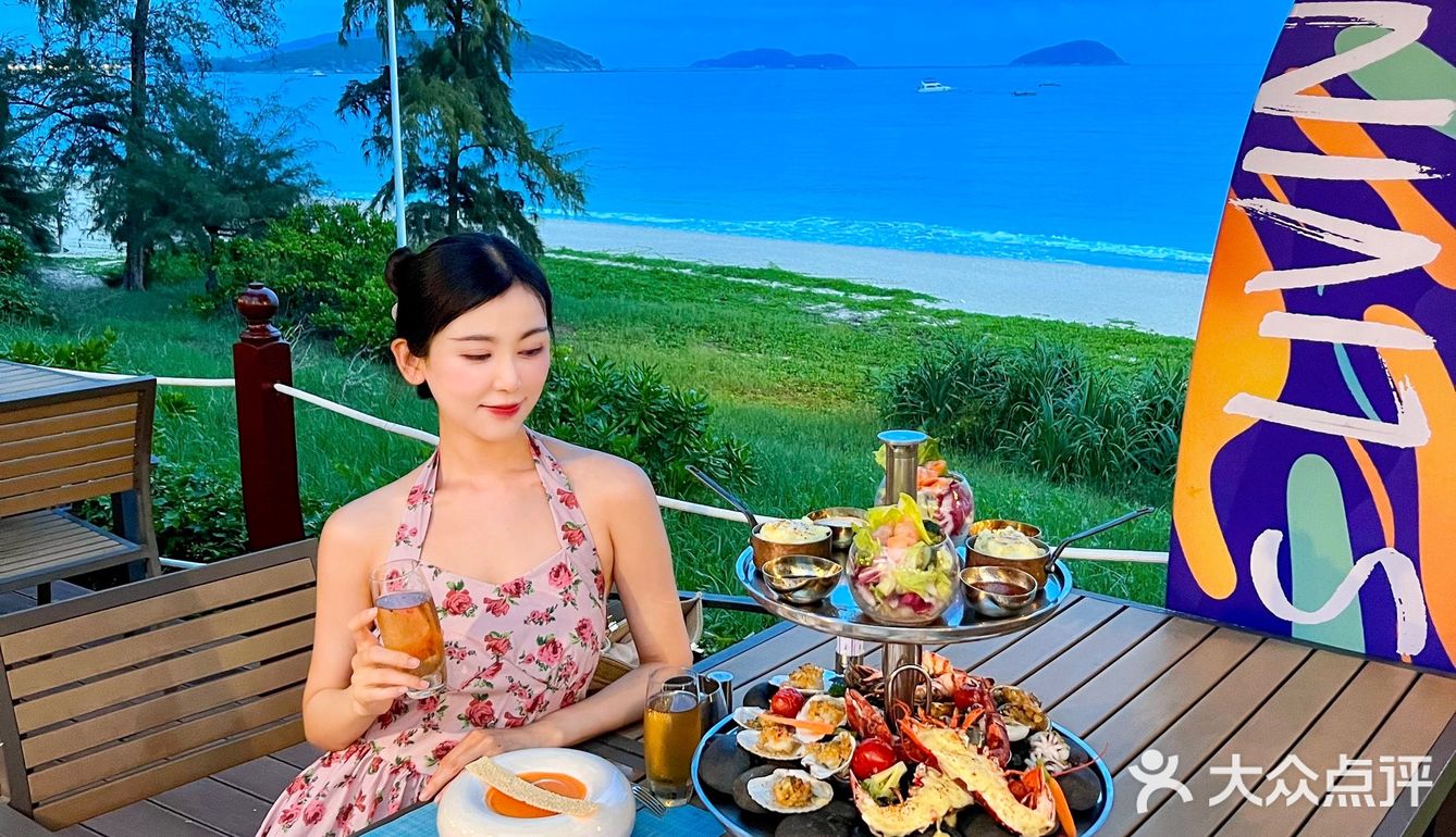 亚龙湾绝美海景享用海鲜大餐🦀