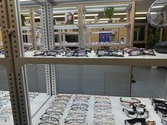 -无奔眼镜·蔡司·依视路授权店(马家堡店)