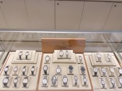 -亨吉利世界名表中心(砂之船奥莱店)