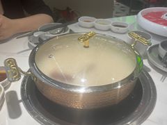 -洪氏嗨捞·广东猪肚鸡·椰子鸡火锅(西咸万象城店)