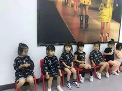 -潮童星少儿模特形体培训(郑州总校)