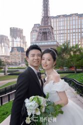 -现代经典婚纱摄影