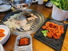 厚切五花肉-·缸桶屋·韩式牛肋条自助烤肉(西湖D11店)