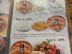 -席娜卡琳火车铁道夜市