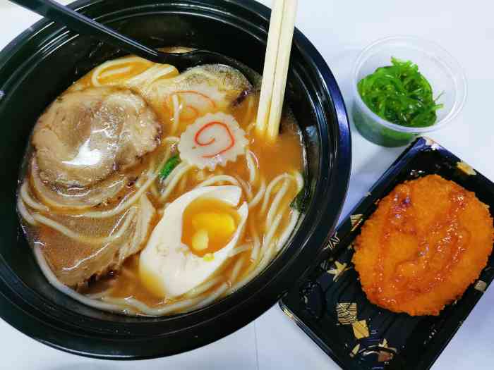 小时候春樱日式拉面(笋岗店)-"某日的午餐外卖日本拉面点了招牌叉烧