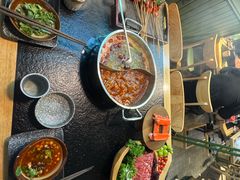 -鹿鸣山草本茶香火锅(园西路店)