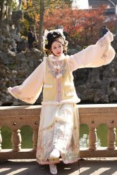 -一揽芳华汉服旗袍体验馆(拙政园店)