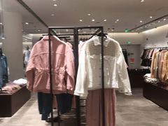 -URBAN REVIVO(高德置地广场·春广场店)