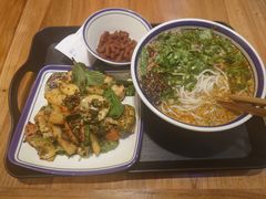 -云阿蛮云南生烫牛肉米线(奉贤路店)