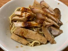 -松树干拌面店