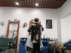 -V8潮牌·接发烫染连锁