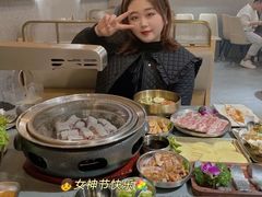 -围炉肉舍•炭烤活鳗•丹东海鲜烤肉(步行街店)