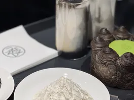 苹**