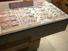 -LOOK眼镜·蔡司依视路配镜(宝山万达店)