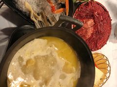 -鲜入围煮花胶鸡海鲜火锅