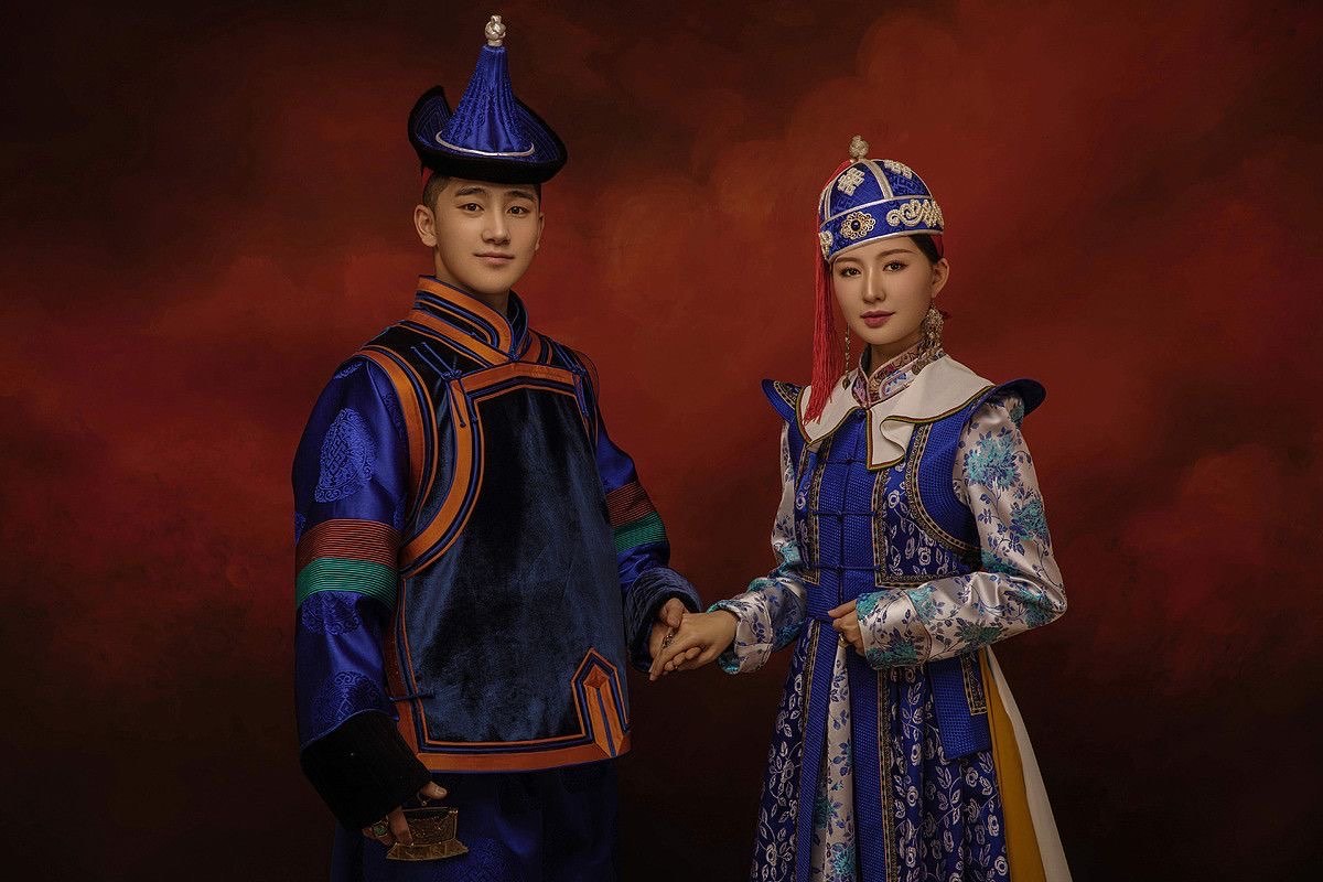 土尔扈特蒙古袍 真美