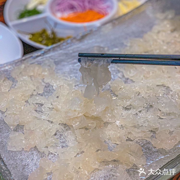 你没看错‼️在广州也能吃到正宗的顺德鱼生喔🐟