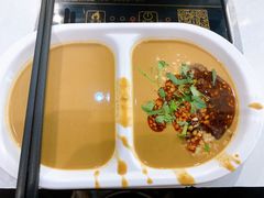 -百品聚旋转火锅(万德庄店)