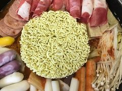 双拼火锅-Yolo韩国创意料理