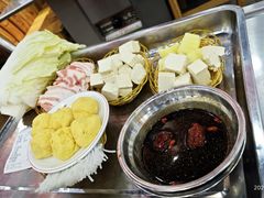 -屯老二农家铁锅炖(奥运村店)