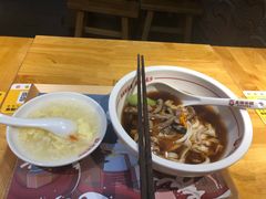-呷佬·长沙手工米粉(金沙江路店)