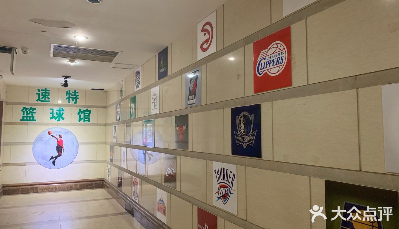 20元/人。场地内灯光柔和,但整体卫生条件有待提高