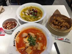 -渝是乎酸菜鱼·川渝小炒(新世界百货望京店)