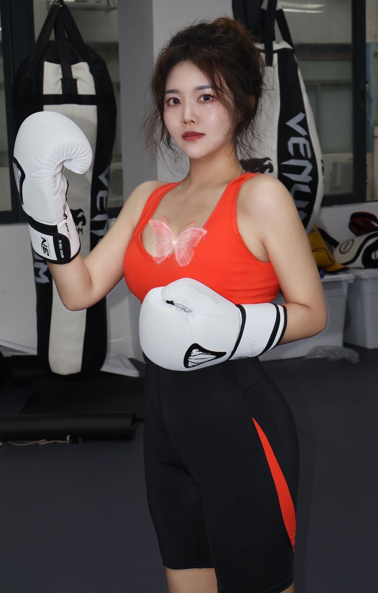 n拳击可不是男人的zhuan属运动哦
女孩子一样能在这个领域闪闪