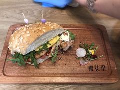 -樱花里音乐餐吧·牛扒椰子鸡(东圃店)