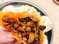 麻辣香菇鸡丁包-老陶包子铺(南大西南村店)