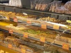 面包甜点陈列柜-宋记饼家(石门二路店)