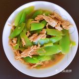 从不喧宾夺主，但又最具点缀效果，不接受反驳。