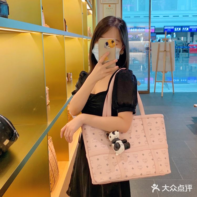机场探店| 武汉机场专柜中秋4倍积分兑换