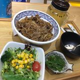 凯丹广场看到的孩子要吃，本来要了27的套餐