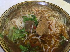 酸辣牛肉米线-老陶包子铺(南大西南村店)