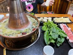 -果松木炭酸菜铜火锅·外婆参鸡汤