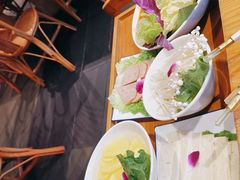 -野山舂·贵州现舂酸汤火锅(鸿通城店)