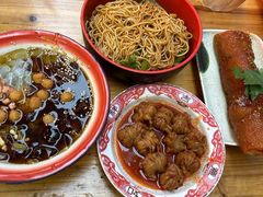 -爆炸头阿姨小四川正宗川味小吃(无任何分店)