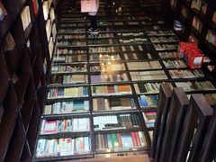 -钟书阁(松江泰晤士小镇店)