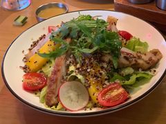 芒果烤鸡藜麦沙拉-MR.ROCKY洛奇先生RESTAURANT&BAR(宝安壹方城店)