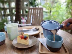 -彳亍咖啡·这里(水湾路店)