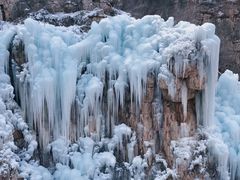 -大平台龙居瀑布旅游区