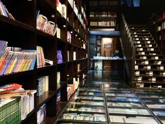 -钟书阁(松江泰晤士小镇店)