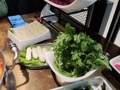 茼蒿菜-左庭右院鲜牛肉火锅(新梅广场店)