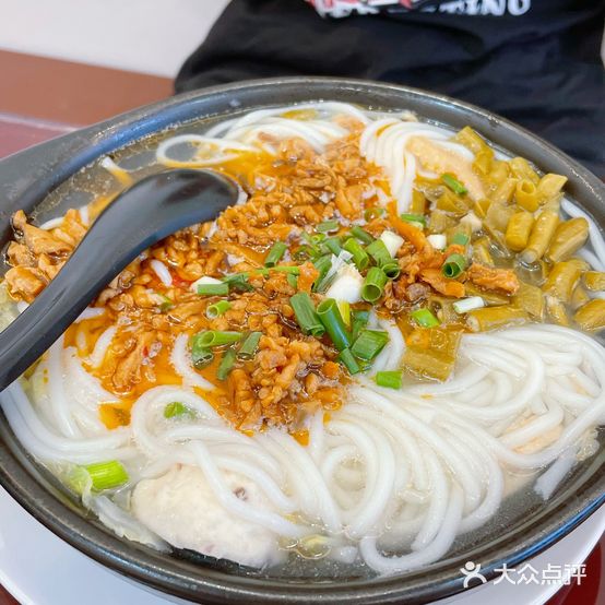 御汤厨砂锅米线(荔枝沟店)