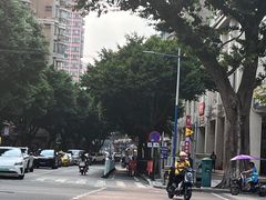 -赵一鸣零食(广州荔湾路店)