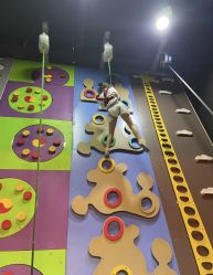 -蹦贝运动中心·蹦床·攀岩·闯关(龙岗店)